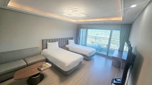 Superior Twin Room with Sea View