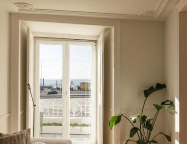 Deluxe One-Bedroom Apartment