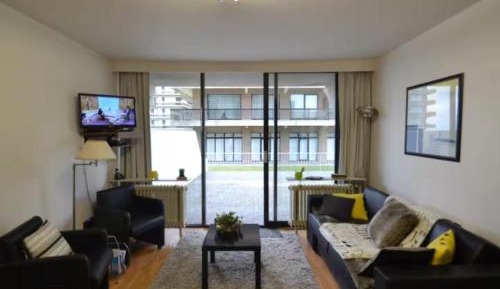 One-Bedroom Apartment with Garden View
