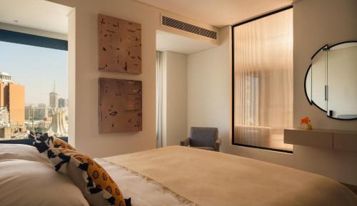 Deluxe One-Bedroom Apartment