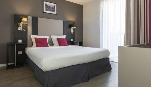 One-Bedroom Apartment (4 Adults)
