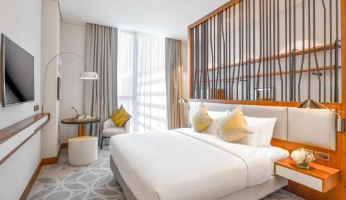 Deluxe King Room - DXB Free Airport Pick up & Drop off T1&T3, Free Shuttle Service to La Mer Beach, Dubai Outlet Mall & Dubai Festival City