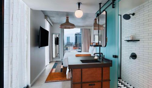 Corner King Room with Pool View