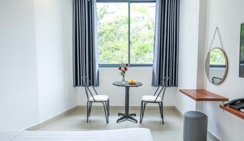 Deluxe Queen Room