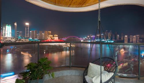 Four-Bedroom Apartment with Lake View