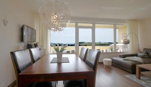 One-Bedroom Apartment with Balcony