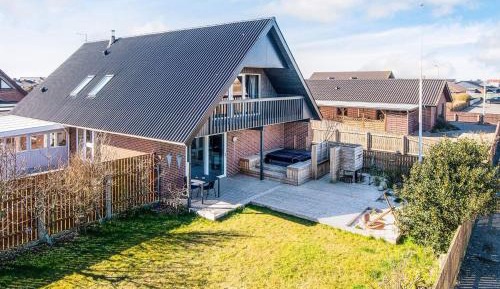 Five-Bedroom Holiday Home