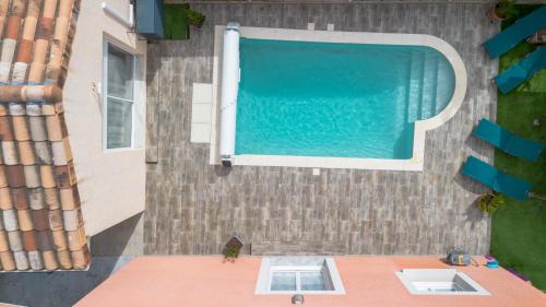 One-Bedroom Apartment with Terrace