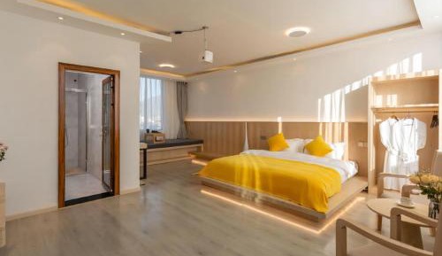 Deluxe King Room