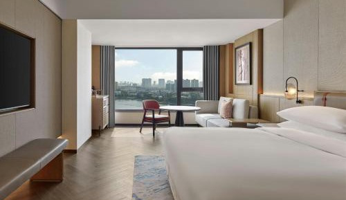 Standard King Room with Lake View