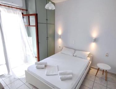 One-Bedroom Apartment with Sea View and Balcony