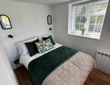 Studio Apartment with One Double Bed