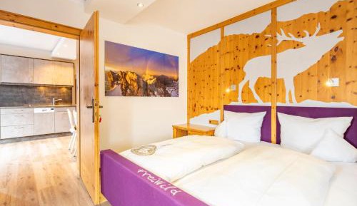 Deluxe One-Bedroom Apartment with Balcony 