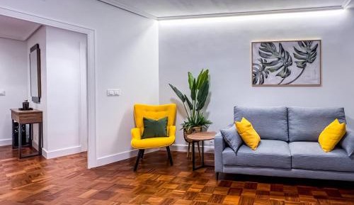 Three-Bedroom Apartment with Balcony