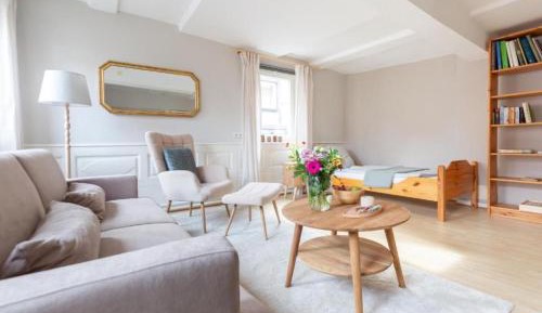 Superior One-Bedroom Apartment