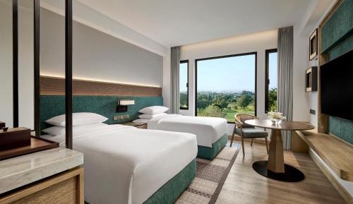Premier Twin Room with Golf View