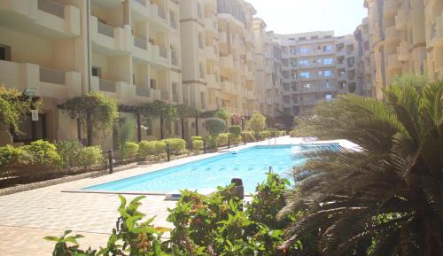 Apartment with Pool View 