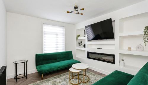 Four-Bedroom Luxury Apartment