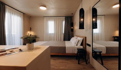 Queen Suite with Spa Bath