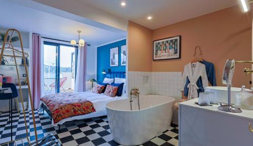 Double Room with Private Bathroom