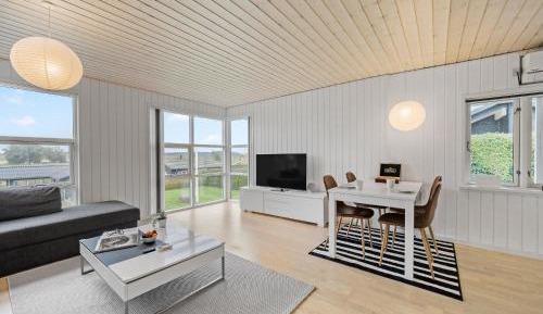 Three-Bedroom Holiday Home 