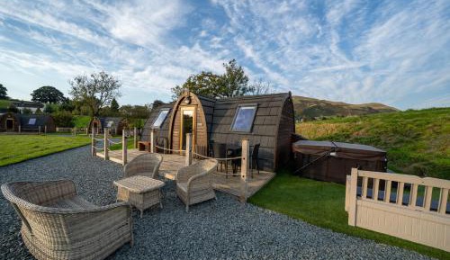 Large Double Room- Butterfly pod (with hot tub)
