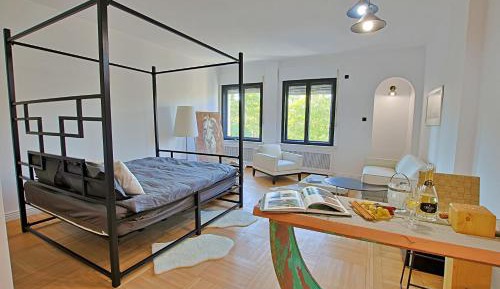 Deluxe King Studio