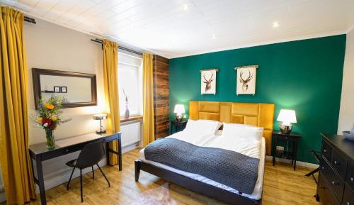 Deluxe One-Bedroom Apartment