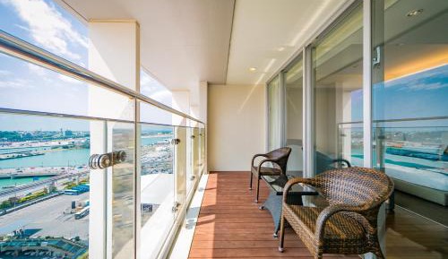 Twin Room with Sofa Bed and Balcony - Non-Smoking