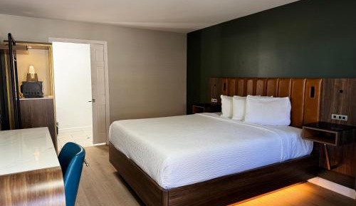 King Room - Non-Smoking