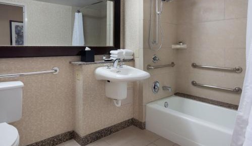 Traditional King Room with Adapted Tub - Mobility and Hearing Accessible