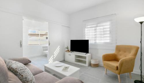Superior One-Bedroom Apartment