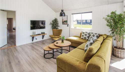 Eight-Bedroom Holiday Home