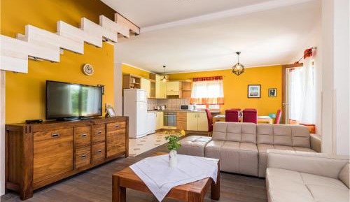 Three-Bedroom Holiday Home 
