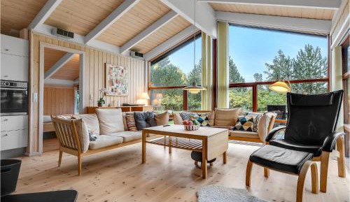 Three-Bedroom Holiday Home 