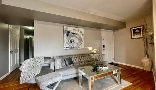 Four-Bedroom Apartment with Balcony 