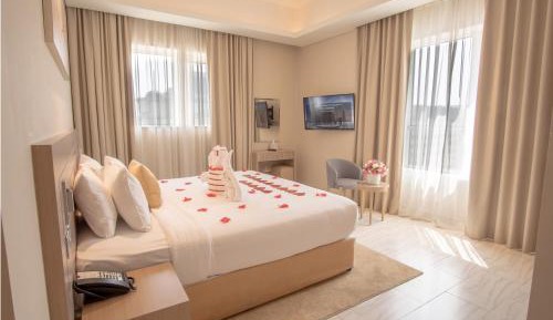 Premium Three-Bedroom Apartment - Inclusive of complimentary shuttle bus to Mamzar Beach, Deira City Center & Dubai Festival City Mall