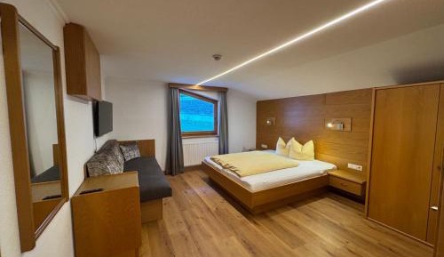 Three-Bedroom Apartment with Balcony (Silvretta + 1 DZ)