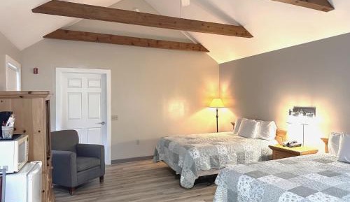 Cottage with Two Queen Beds