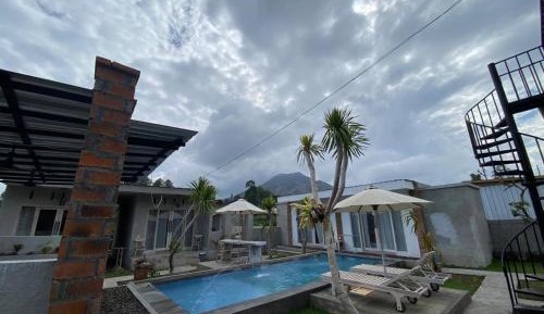 Suite with Mountain View