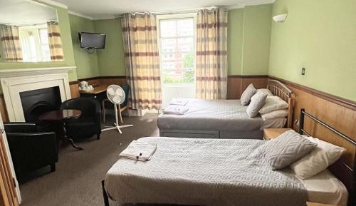 Triple Room with Private Bathroom