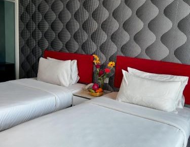 Deluxe Twin Room with Street View