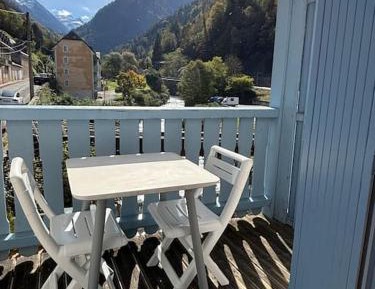 One-Bedroom Apartment with View