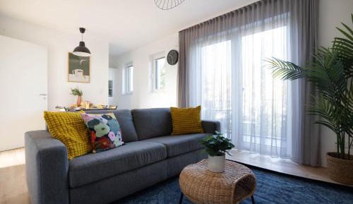Deluxe One-Bedroom Apartment