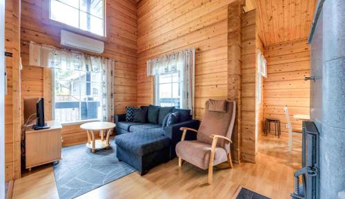 Three-Bedroom Holiday Home 