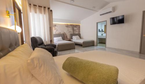 Triple Room with Private Bathroom