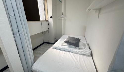Single Bed in Mixed Dormitory Room