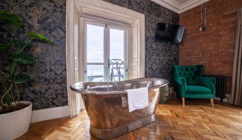 Deluxe Double Room with Bath & Sea View