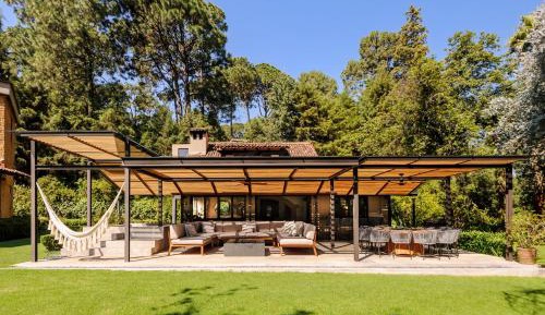 Villa with Garden View
