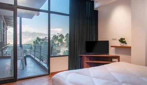 Three-Bedroom Apartment with Mountain View